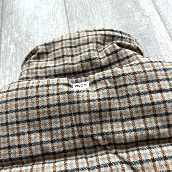 π₯π₯RVCA - EEZEH PUFFER JACKπ₯π₯ - Picture 11 of 12